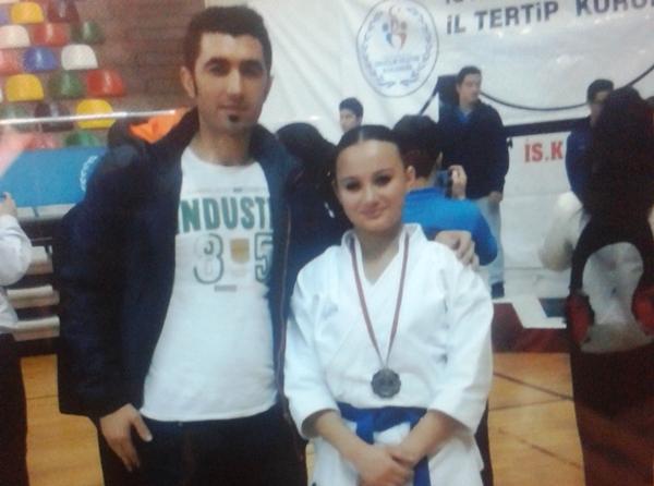 Okulumuz İstanbul okullar arası karate müsabakasında  il ikincisi oldu.